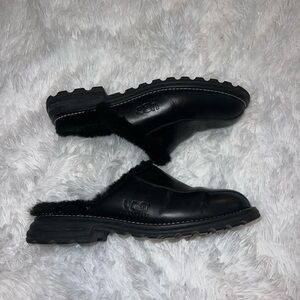 UGG Australia size 8 Black Sherpa Lined Cloggs / Mule Y2K Style Slip On Shoe 90s